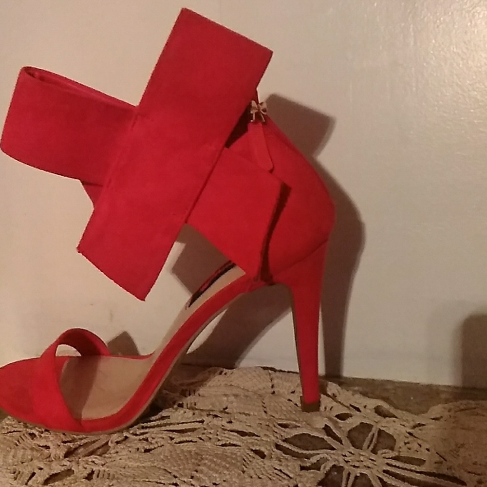 RED SUEDE SHOE